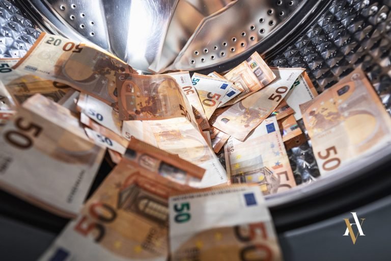 Lavado de dinero, billetes de 50€ en una lavadora para suponer el blanqueo de capitales