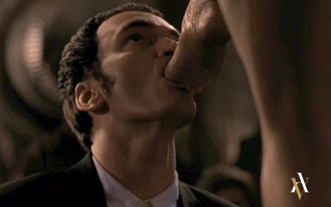 Quentin Tarantino chupando un pie a salma hayek, el fetichismo por los pies puede ser delito.