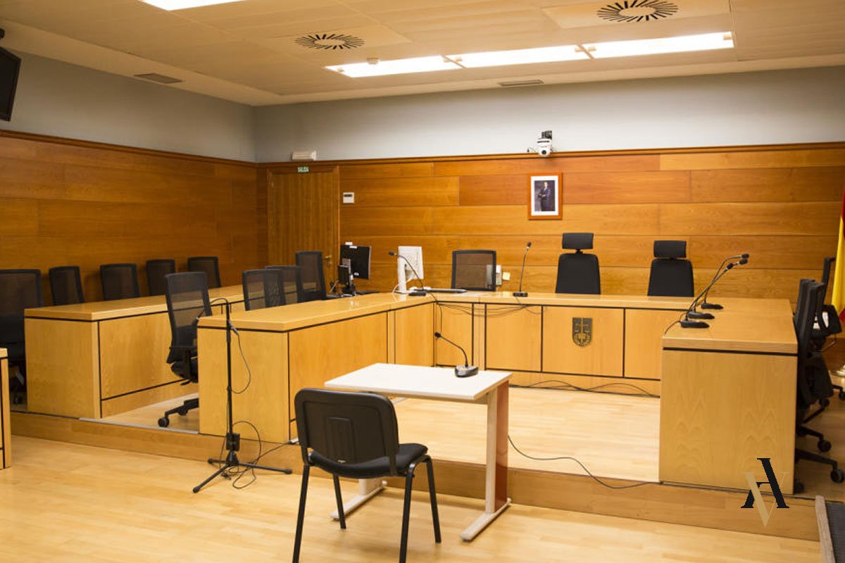 Juzgado español desd edentro Sala de juicios rapidos en España