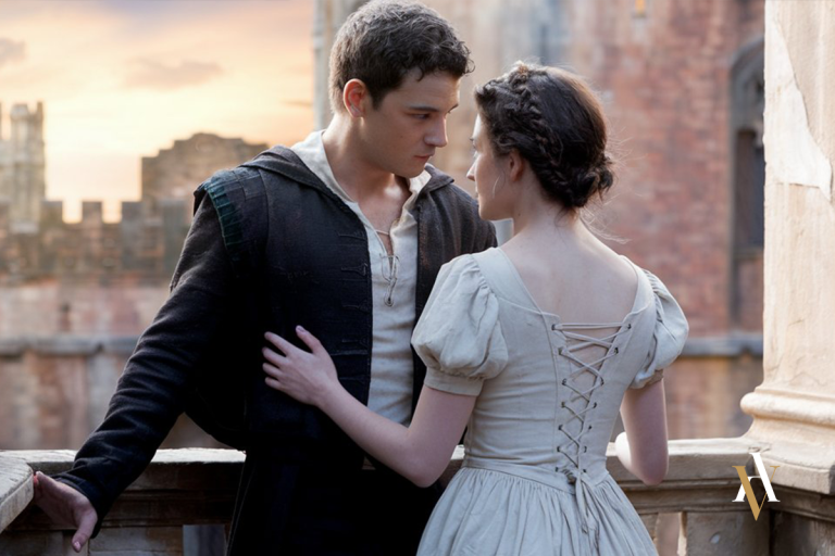 Escena inspirada en la clausula Romeo y Julieta, representando el concepto de la cláusula Romeo y Julieta en el derecho penal. Un joven y una menor con atuendos renacentistas se miran intensamente en un balcón adornado con rosas, evocando la problemática legal de las relaciones con diferencia de edad. Este tema es clave en la defensa penal de delitos sexuales por un abogado especializado