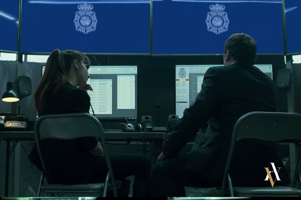 Policia pincha los teléfonos Imagen de la policia en una intervención de grabaciones y escuchas telefónicas