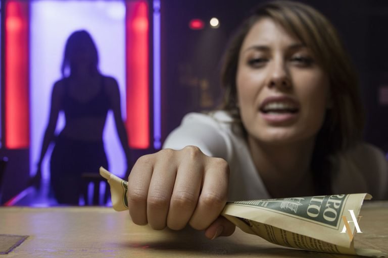 Escena simbólica de explotación sexual vinculada a un caso de trata de seres humanos, con enfoque en vulnerabilidad y control. Recurso visual para blog de abogado experto en trata y delitos relacionados con la salud pública.