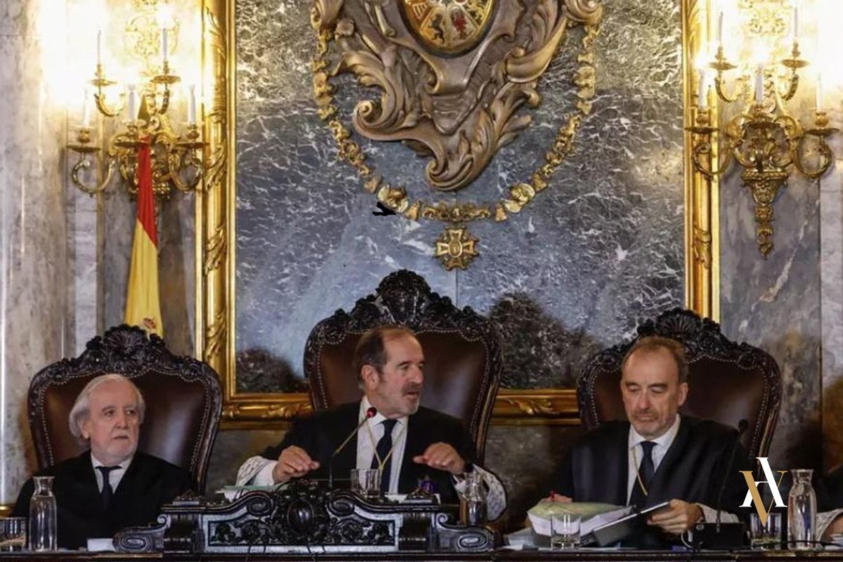 Sala Segunda del Tribunal Supremo en pleno Magistrados de la Sala Segunda del Tribunal Supremo durante una vista penal, órgano encargado de resolver recursos de casación y de revisión de sentencias firmes.