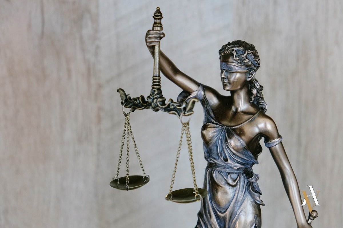 Parada de autobús Estatua de la Justicia - delitos sexuales Tribunal Supremo España