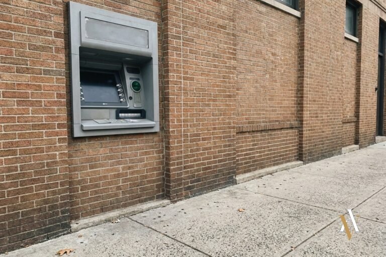 Alzamiento de bienes: sacar dinero del banco alzamiento de bienes - abogado penalista Victor Avila