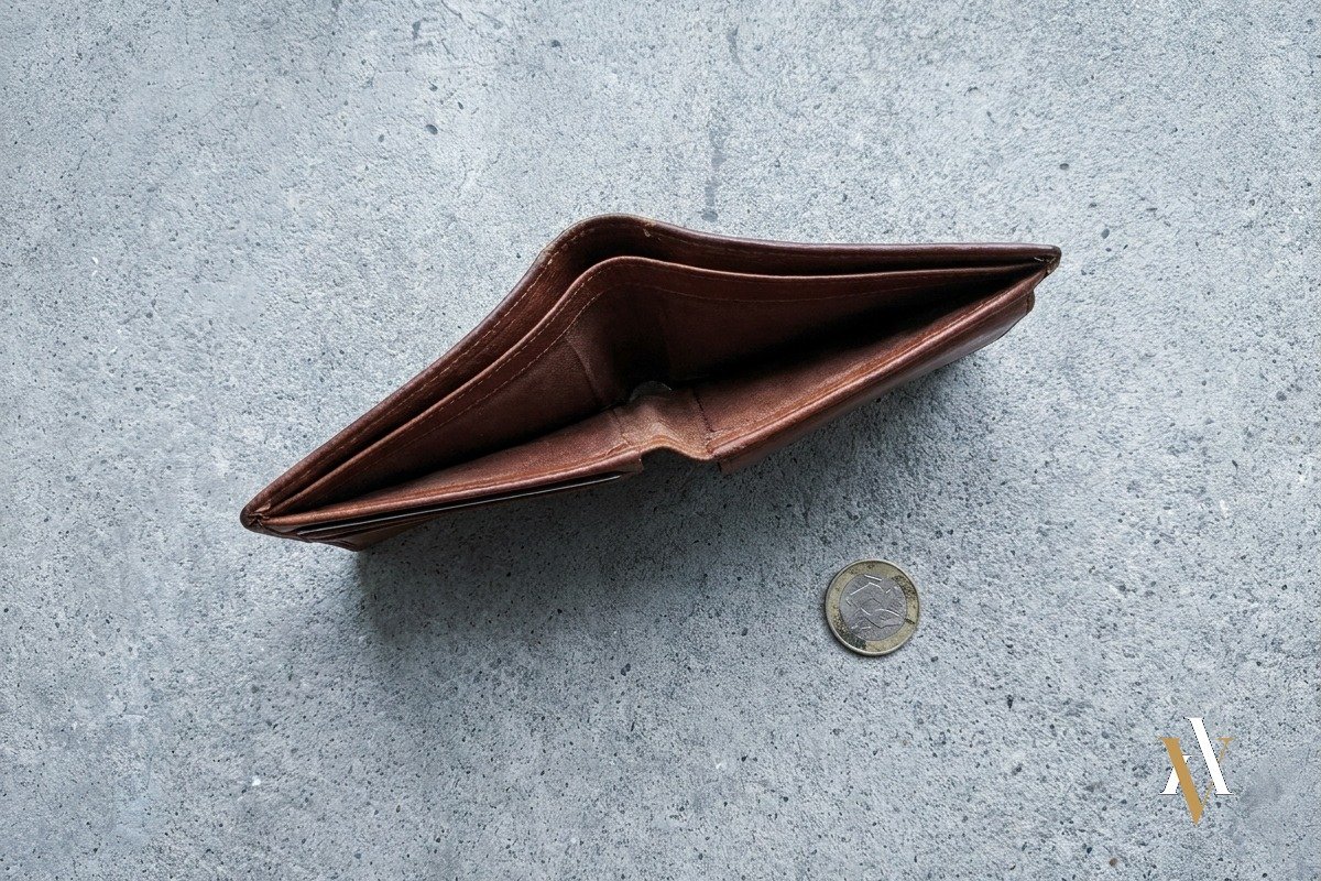 ¿Sacar dinero del banco es un delito de alzamiento de bienes? sacar dinero del banco alzamiento de bienes - despacho penalista en Madrid